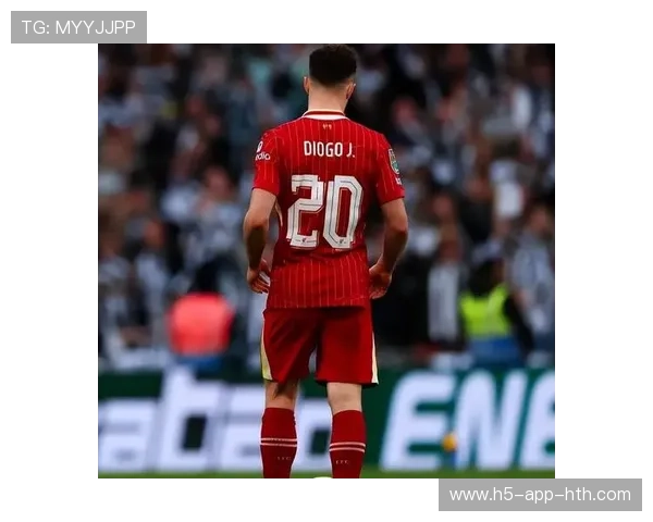 利物浦外线传中精准制导，前锋冷静推射入网，堪称经典