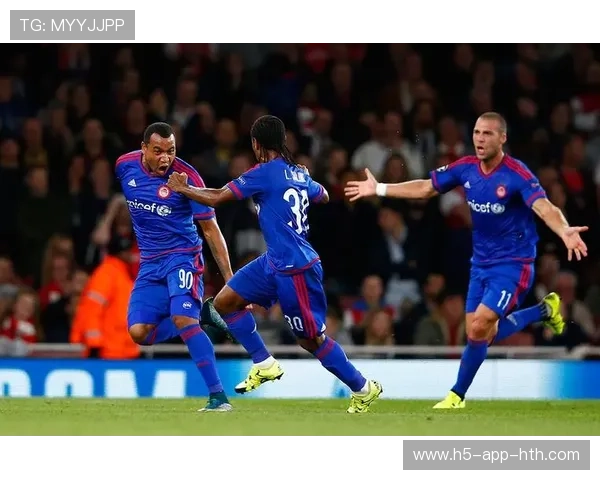 奥林匹亚科斯福图尼斯多次精准挑传引发掌声