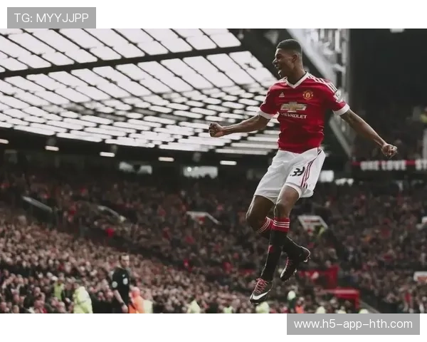 曼联拉什福德反击中一脚劲射得分